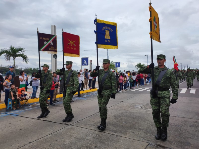 Gran participación en Desfile Militar en Tuxpan