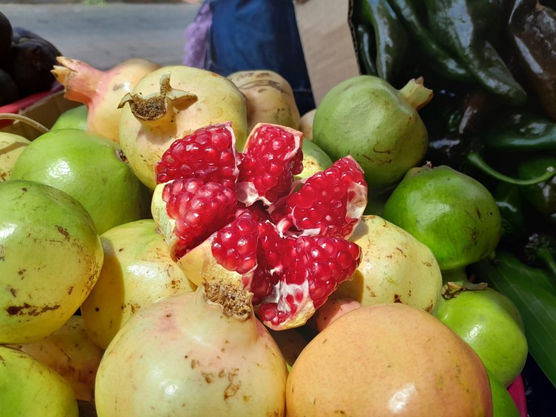 Granada de 40 hasta 80 pesos el kilo, producción bajo 50%