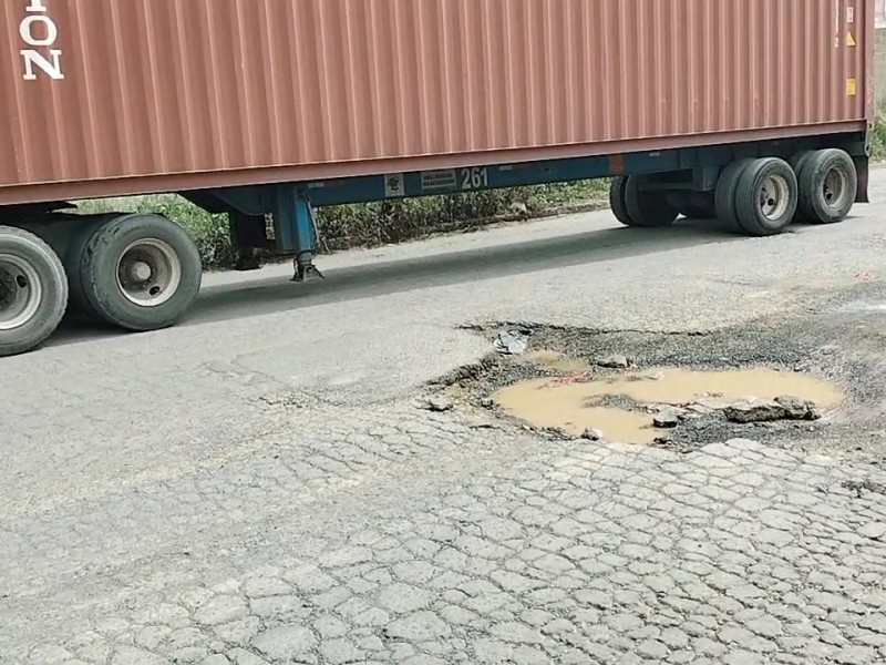 Grandes baches provocan accidentes de San Lorenzo ALMECATLA