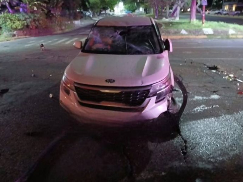 Grave conductor al volcarse camioneta en la Diosa del Agua