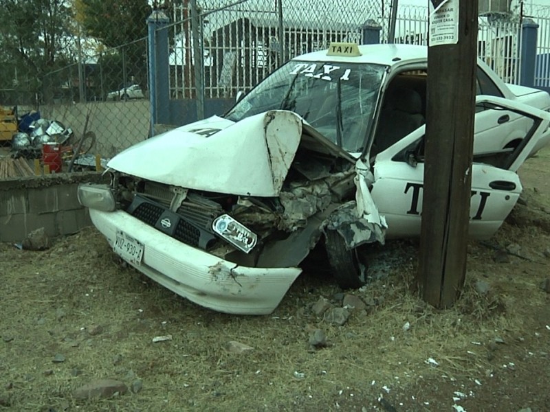 Grave taxista por accidente en Carretera Internacional