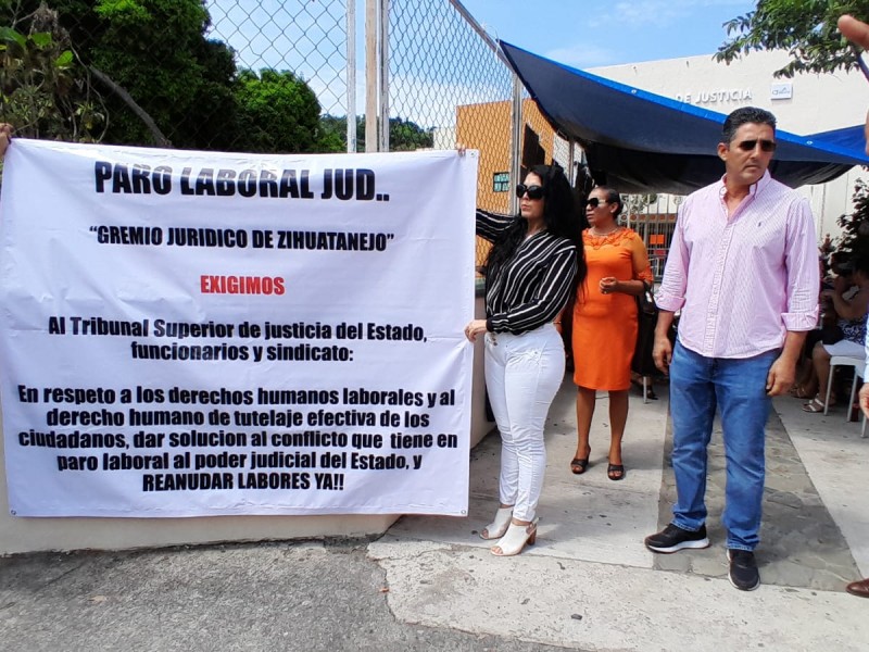 Gremio jurídico de Zihuatanejo, exige dar solución a paro laboral