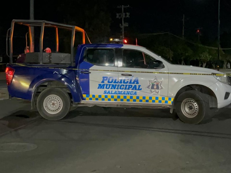 Grupo armado ingresa a salón, dejó  un muerto