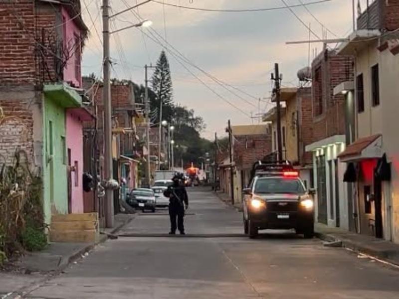 Grupo armado quema víctimas, deja amenazas y provoca narcobloqueo en Pénjamo, Guanajuato