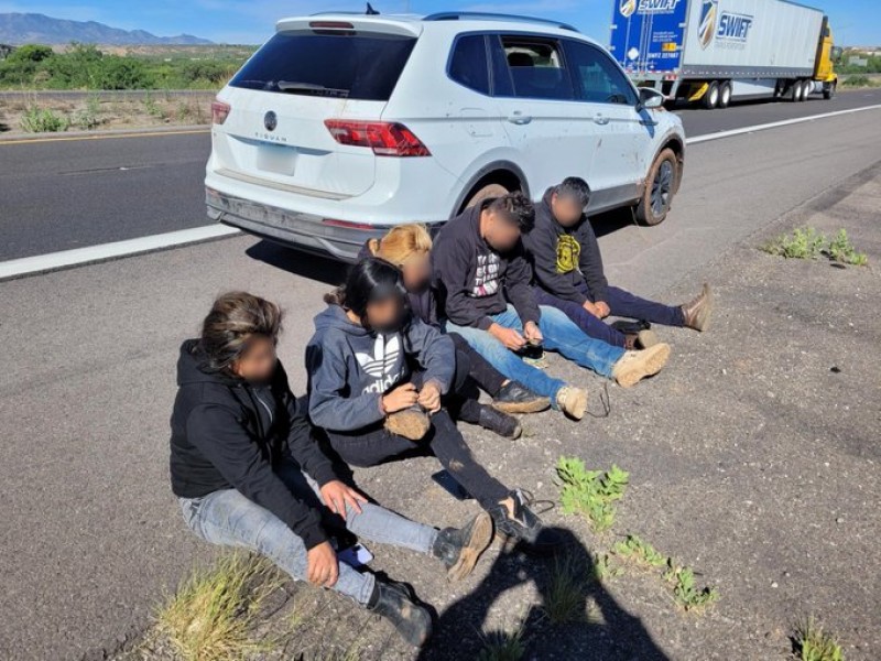 Grupo de cinco indocumentados detenidos en carretera