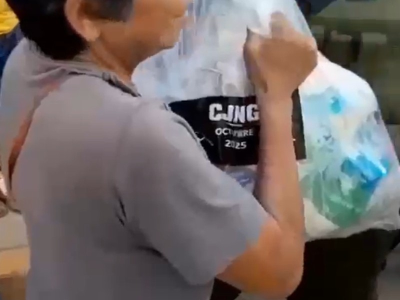 Presunto grupo delincuencial entregó despensas a damnificados en Veracruz
