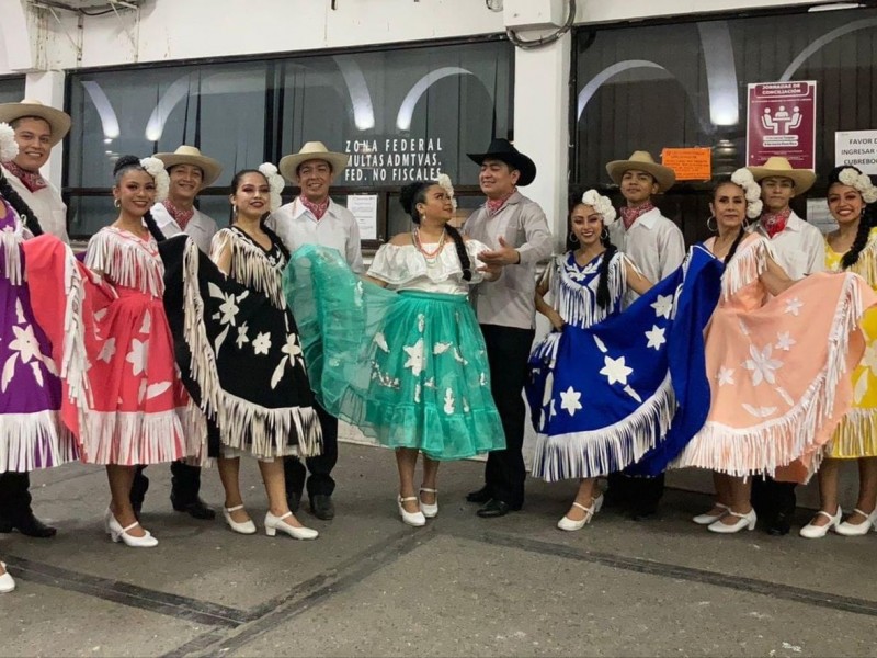 Grupos de danza ofrecen estampas y cultura fronteriza