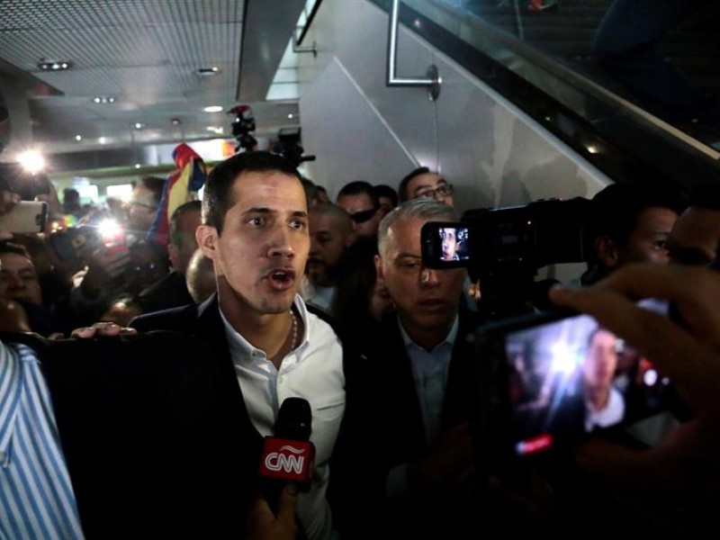 Guaidó llega al aeropuerto internacional de Caracas