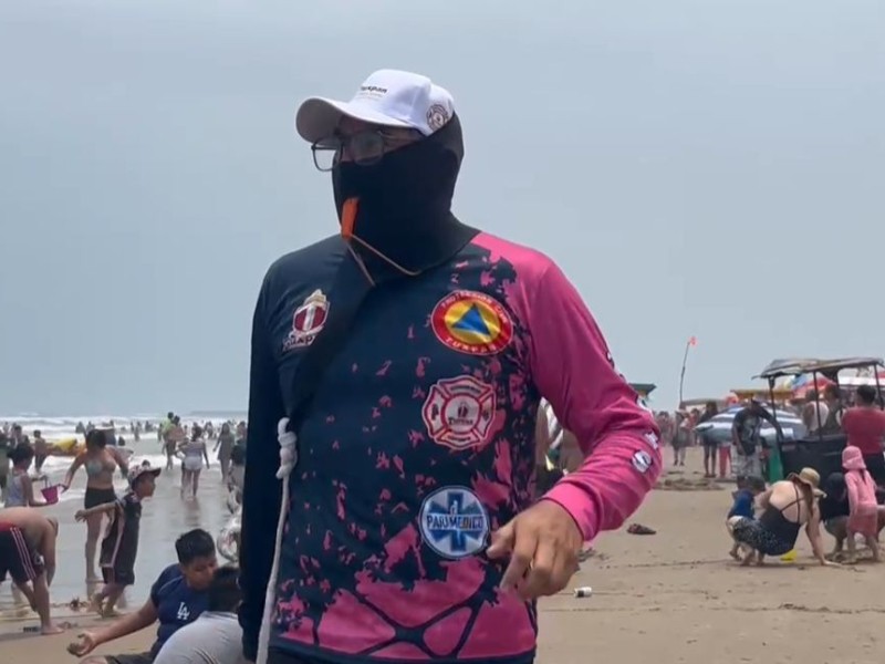Guardavidas oficiales y voluntarios responden en playas de Tuxpan