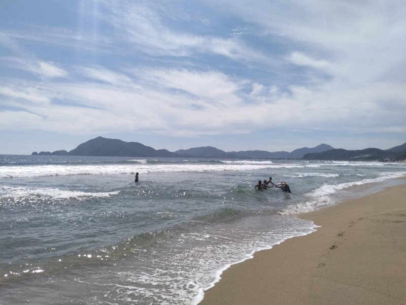 Guardavidas realizan rescate en Playa Palmitas de Manzanillo
