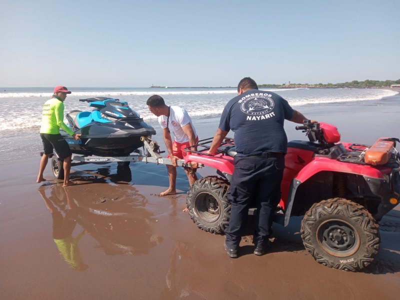 Guardavidas rescatan a dos masculinos en playas de San Blas