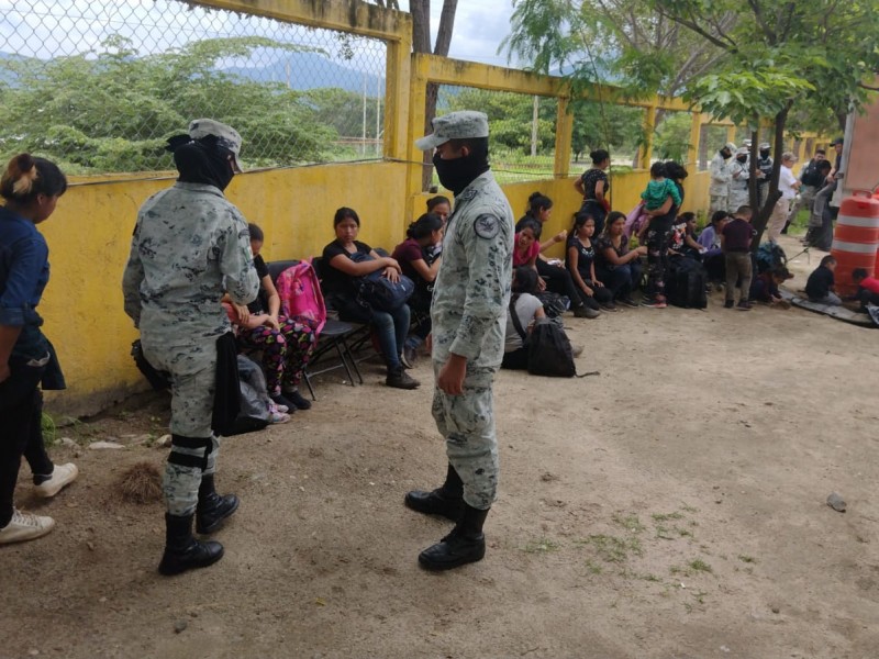 Guardia Nacional asegura a 81 migrantes en Jalapa del Marqués