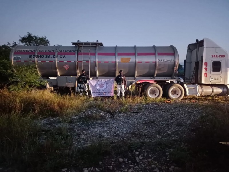 Guardia Nacional asegura pipa con hidrocarburo