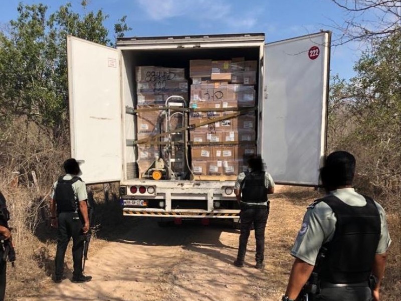 Guardia Nacional División Caminos recupera camión que transportaba medicamentos