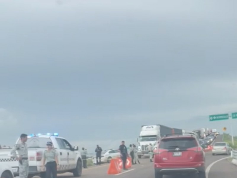 Guardia Nacional guía a automovilistas en carretera a Hermosillo-Guaymas