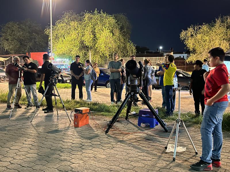 Guasave Astronómico maravilla a familias con observación de la Luna y saturno