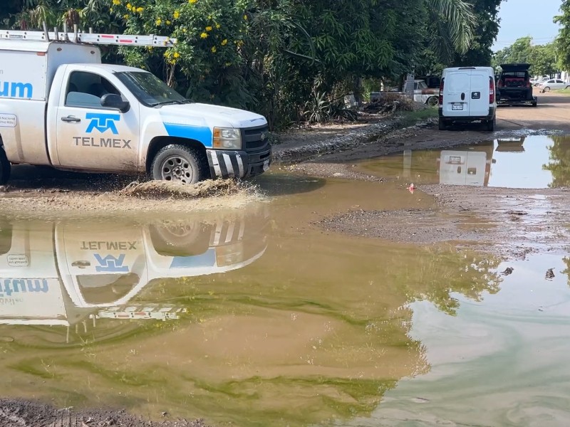 Guasave: Charcos de aguas negras hartan a vecinos de la San Fernando