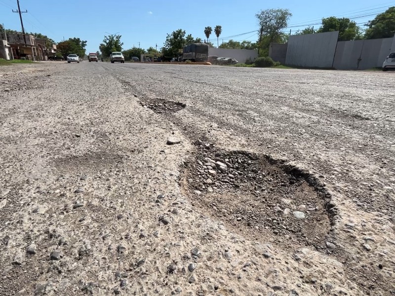 Guasave: Se abre socavón en carretera a Caimanero tras las lluvias