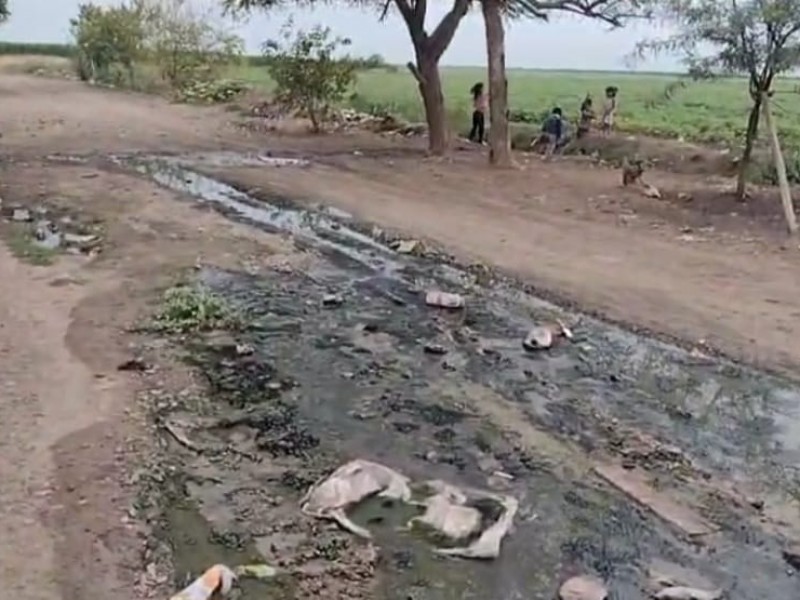 Guasave: Se están enfermando por drenajes colapsados en El Campesino