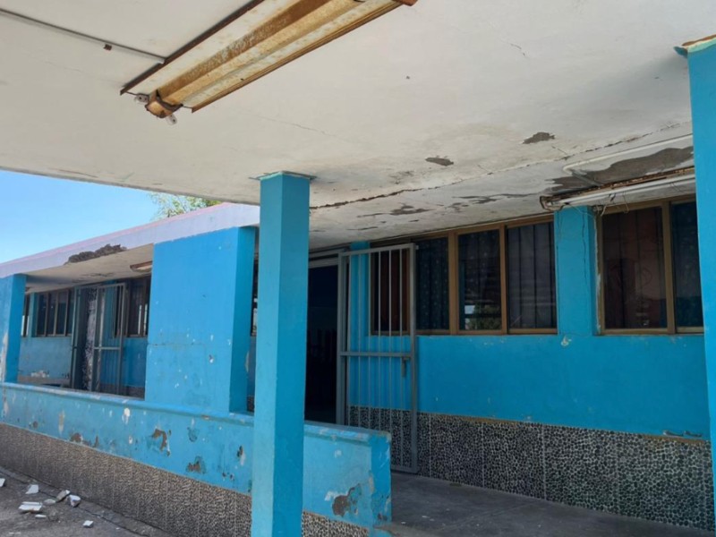 Guasave: Padres de familia toman primaria en El Huitussi por seguridad