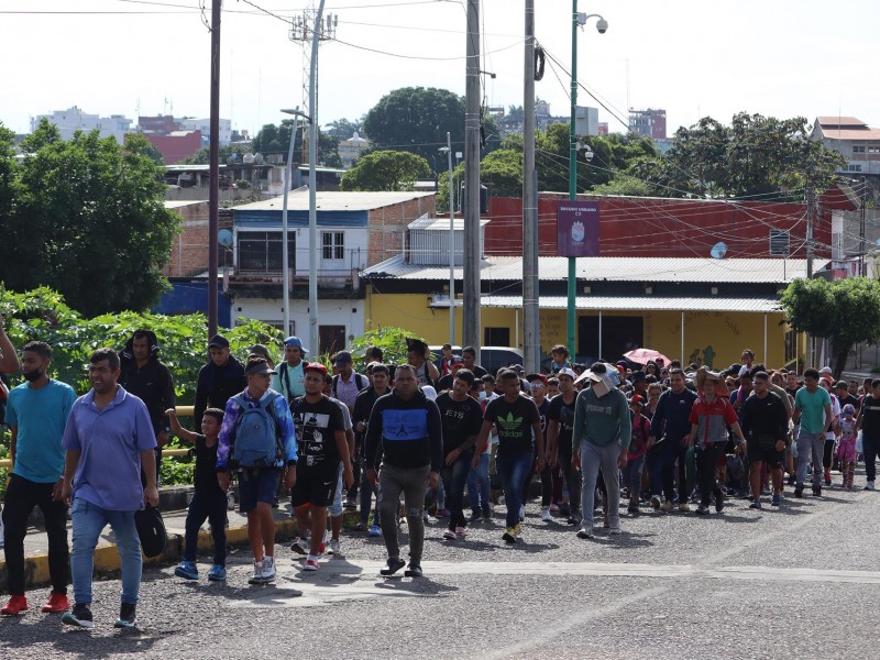 Guatemala detiene a 350 migrantes; los expulsará hacia Honduras