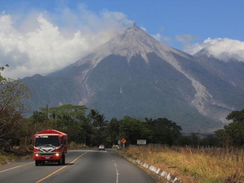 Guatemala reforzará monitoreo por volcán de Fuego