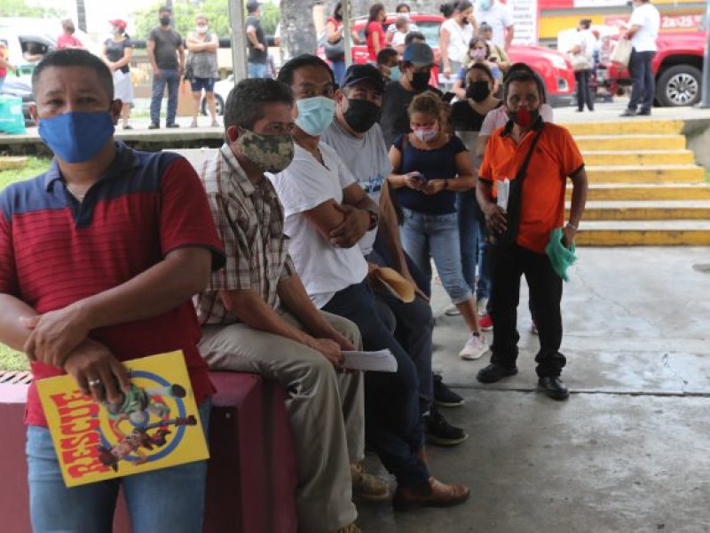 Guatemaltecos tramitan TVR para acceder a vacuna