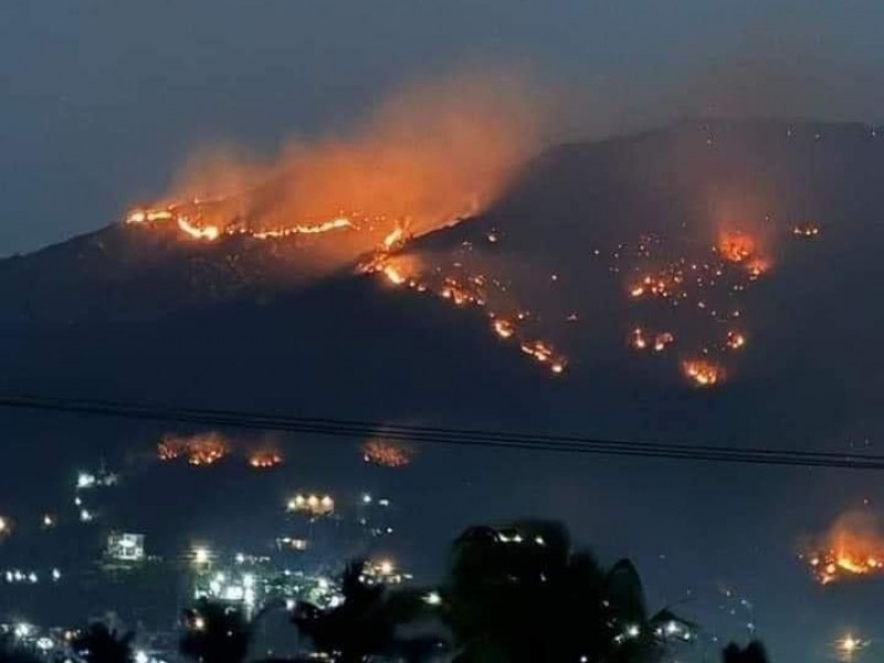Guerrero registra 12 incendios activos; 5 en Acapulco
