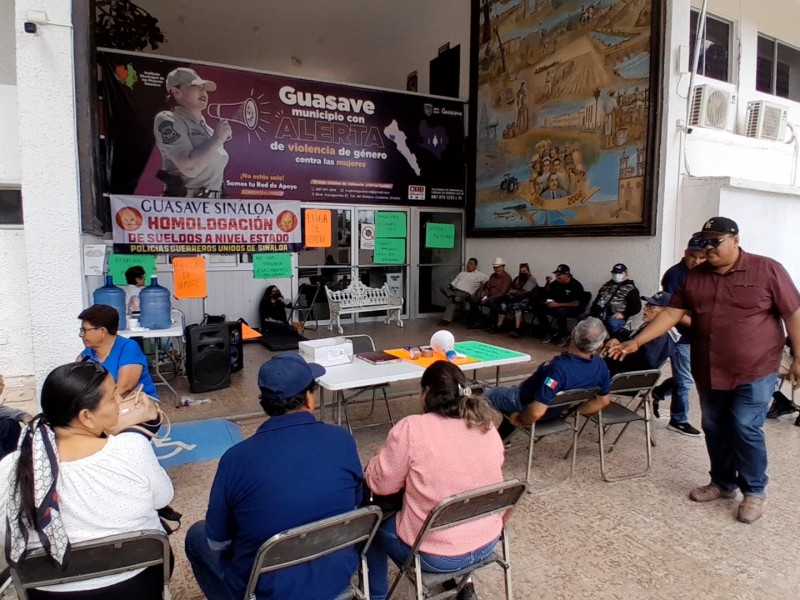 Guerreros Unidos toma el ayuntamiento y declaran huelga de hambre