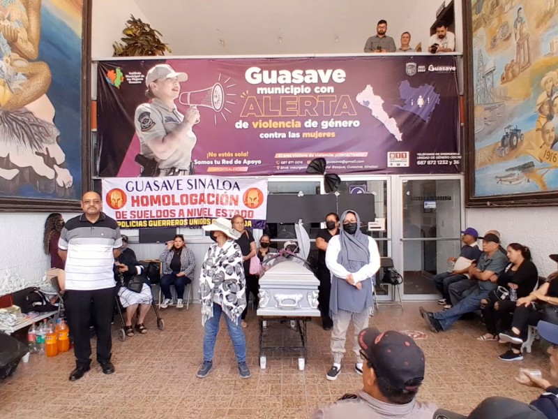 Guerreros Unidos toma el palacio municipal de Guasave
