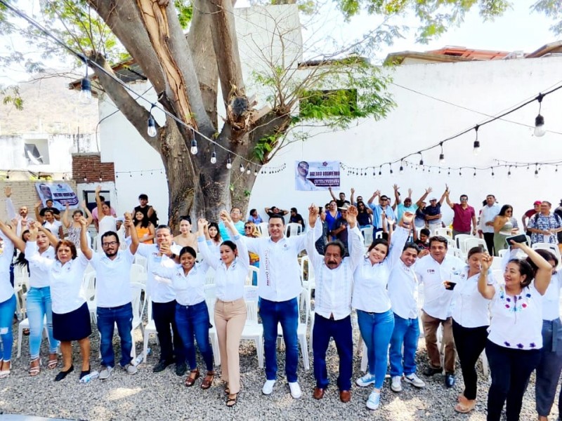 Guillermo Moreno, inició campaña por la alcaldía de Zihuatanejo