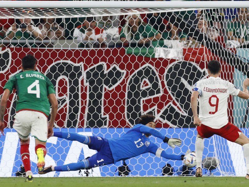 Guillermo Ochoa evita derrota de México ante Polonia