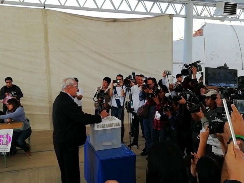 Guillermo Pacheco Pulido, gobernador interino, emitió su voto