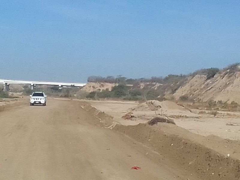 Habilita servicios públicos caminos de terracería