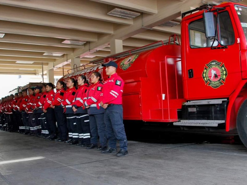 Habilitan bomberos de Toluca centro de acopio por lluvias