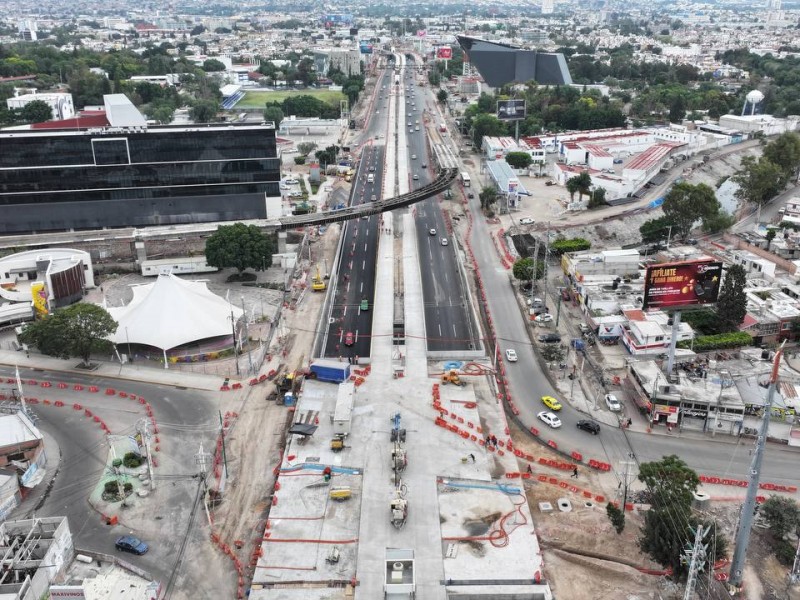 Habilitan carriles centrales en ambos sentidos de 5 de Febrero