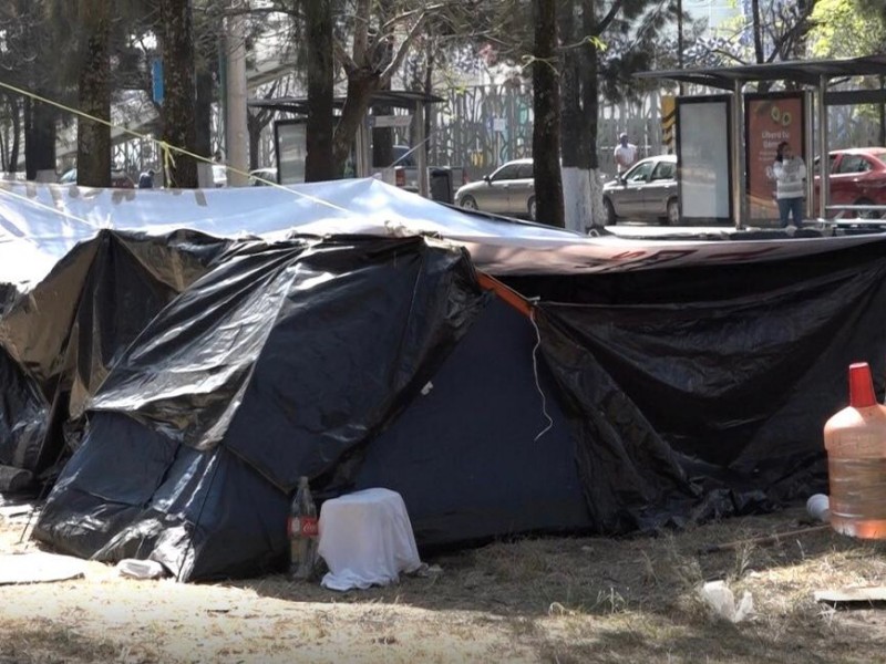 Habilitan casas de campaña, familiares de pacientes en HNP