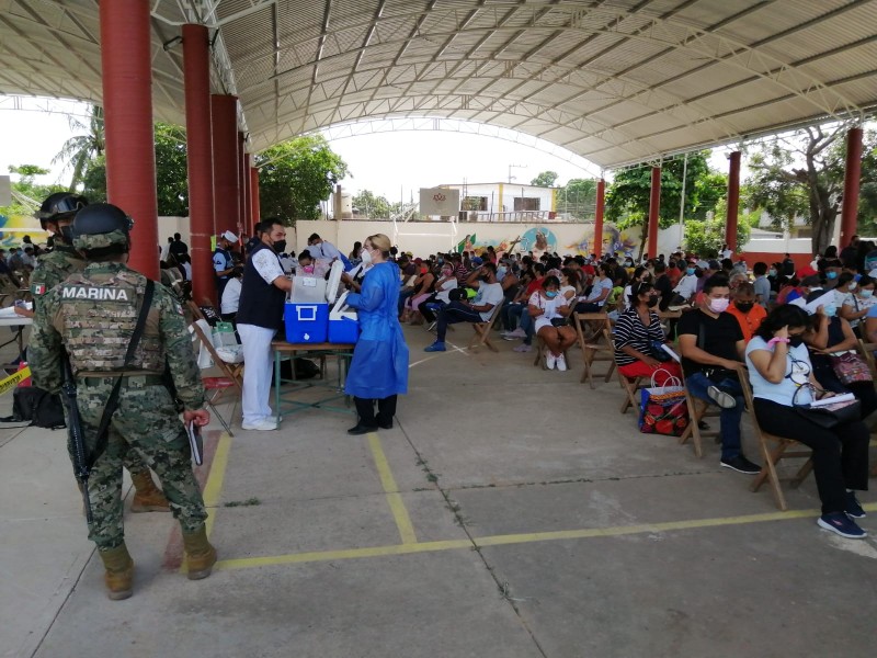 Habilitan en Tehuantepec jornada emergente de vacunación contra el Covid-19