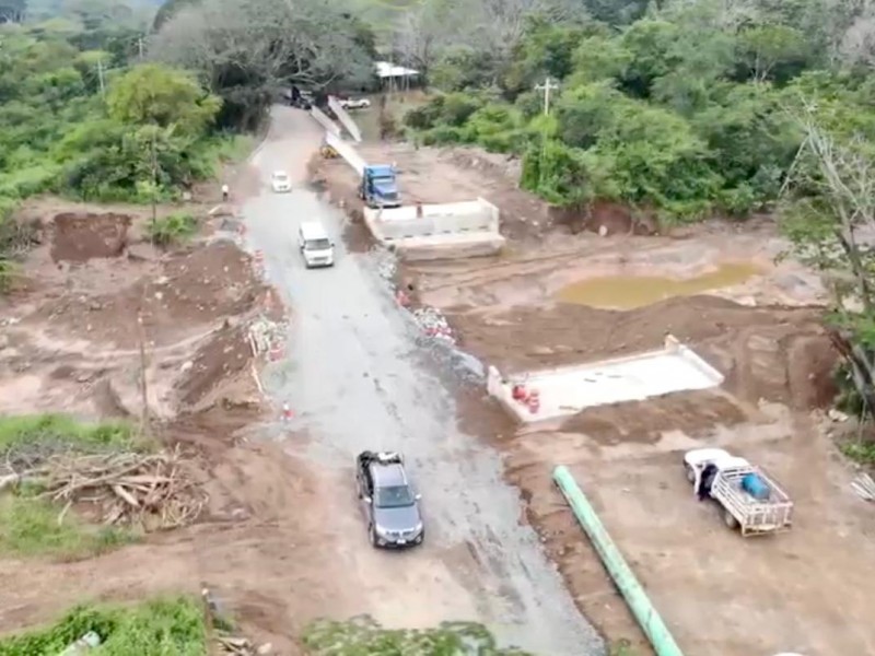 Habilitan paso provisional en Puente ‘Peñitas’, en Minatitlán*