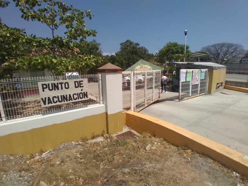 Habilitan punto de vacunación para Tehuantepec, Mixtequilla y San Blas