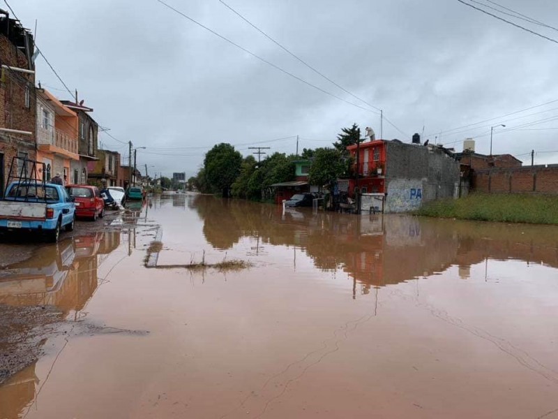 Habilitan refugio en Morelia tras inundaciones