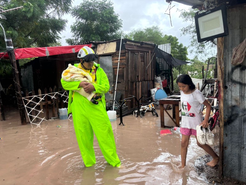 Habilitan refugio en Ruiz Cortines para familias afectadas por inundaciones