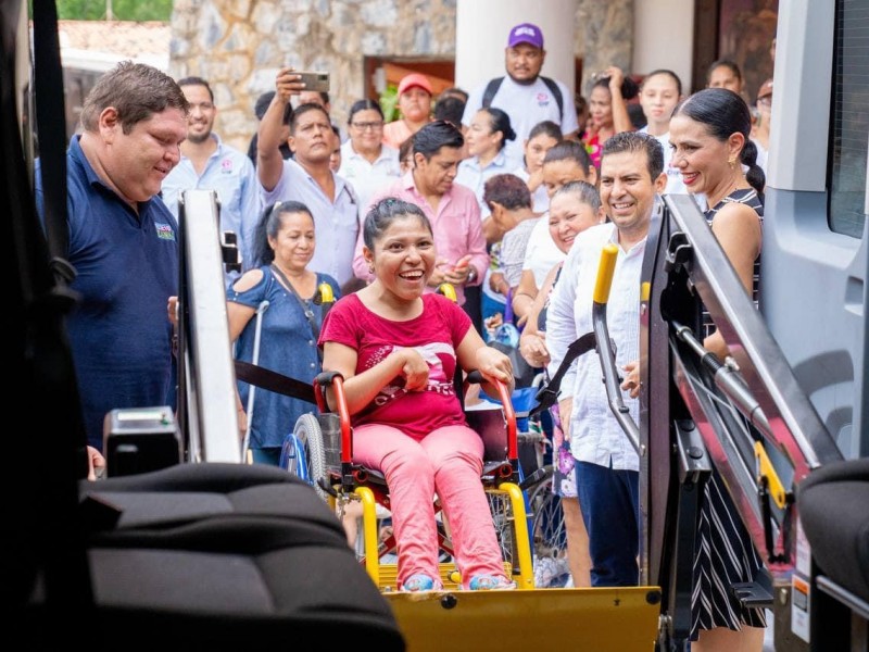 Habilitan transporte público para personas con discapacidad en Zihuatanejo