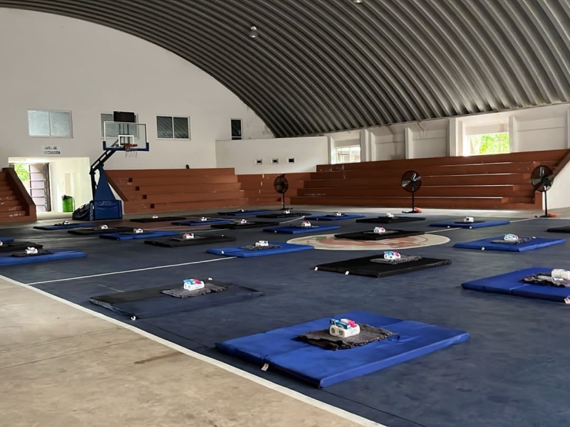 Habilitan y equipan refugio temporal del auditorio Zihuatanejo