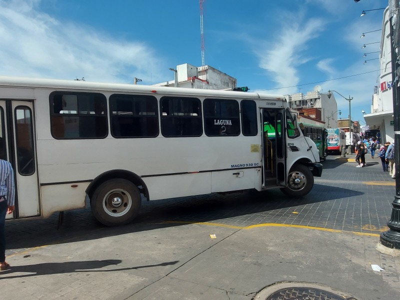 Habilitarán combis por falta de camiones en Valle de Matatipac