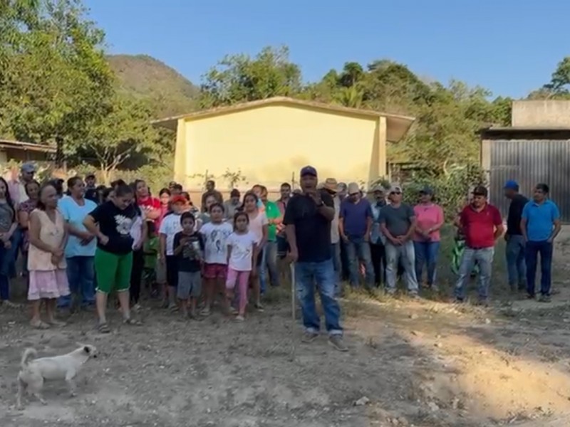 Habitantes bombardeados en Tecpan, Guerrero mandan mensaje a la gobernadora
