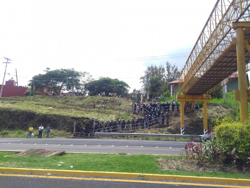 Habitantes cierran carretera Xalapa- Veracruz