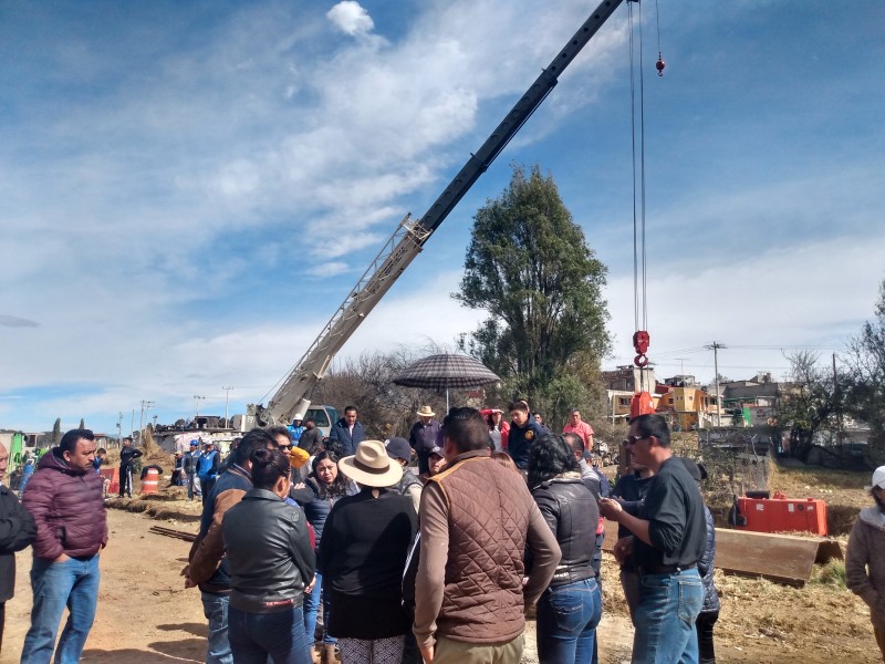 Habitantes de Almoloya del Río clausuran obras