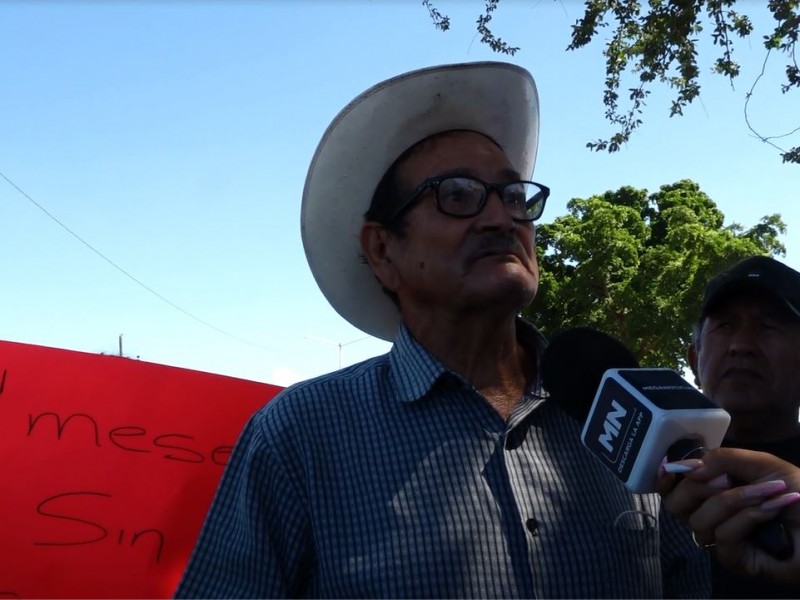 Habitantes de Campo Romero, tapan el acceso la Culiacán-Navolato