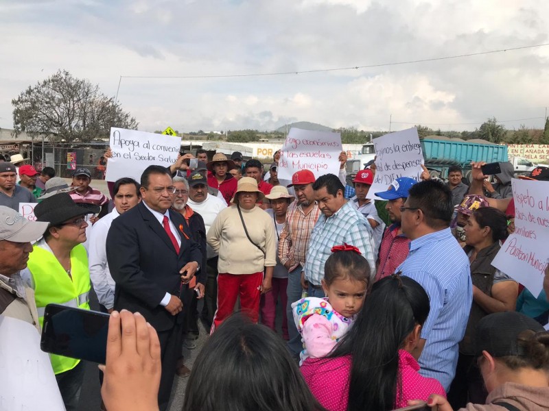 Habitantes de Cañada cierran carretera federal